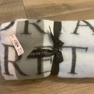 Victoria’s Secret throw blanket grey pink black brand new!! Retail 60$